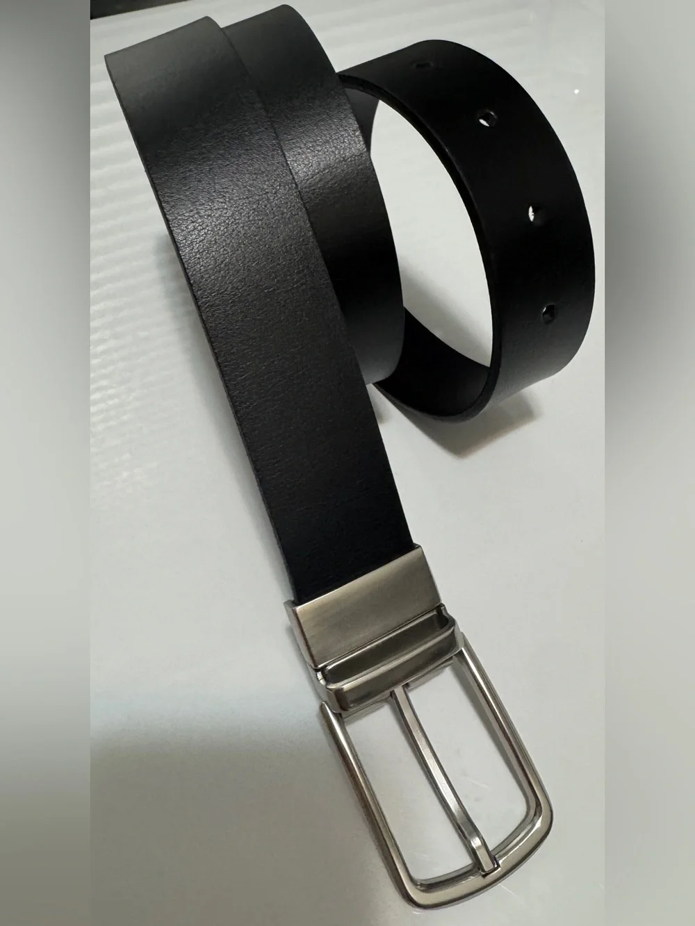 Zara Men‘s Reversible Black/Brown Leather Belt. Size M (36).  Like New.